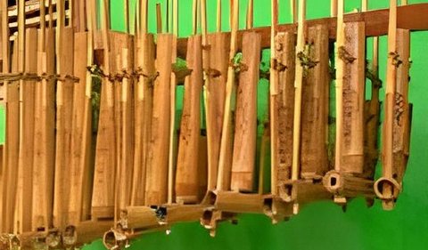 Produksi Ratusan Angklung Tiap Har.