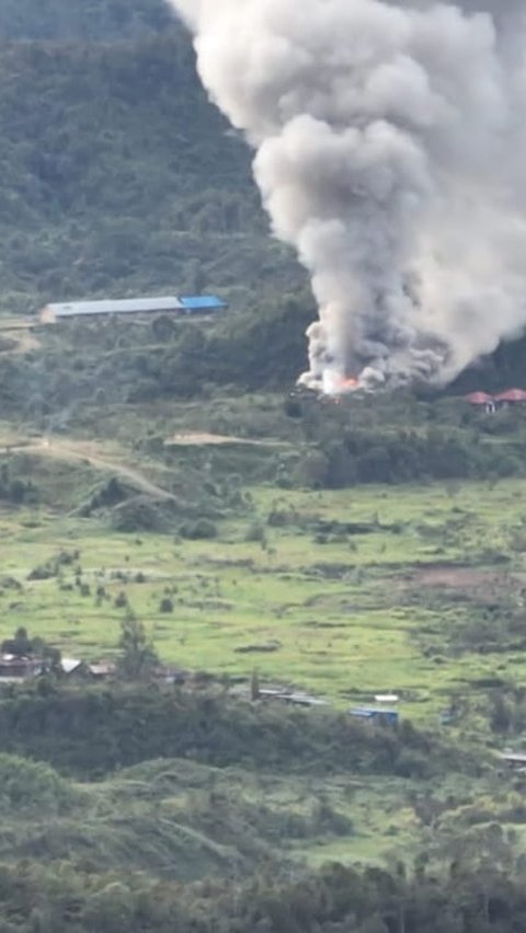 Tolak Pembangunan, KKB Bakar Rumah Anggota DPRD dan Kios di Papua Pegunungan<br>