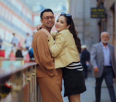 Bak Duo ABG yang Sedang Kasmaran, Intip Potret Rafi Ahmad dan Nagita Slavina Pamer Ciuman Mesra di Madrid
