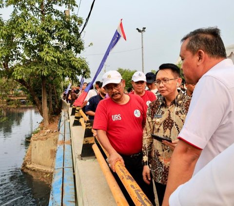 Kali Bekasi Tercemar Limbah, Produksi Air Bersih Terganggu