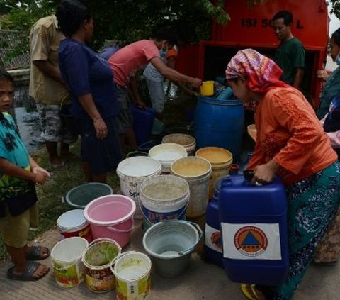 Kali Bekasi Tercemar Limbah, Produksi Air Bersih Terganggu