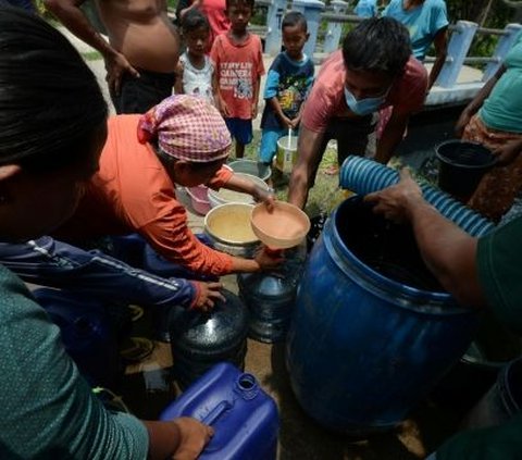 Kali Bekasi Tercemar Limbah, Produksi Air Bersih Terganggu