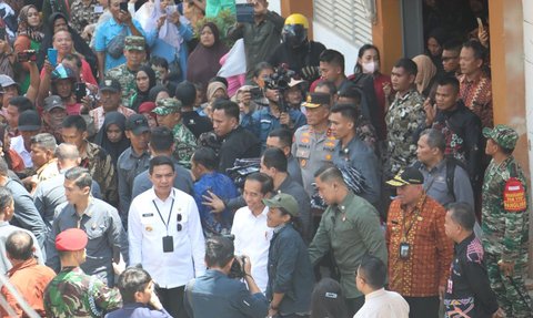 Jokowi Kunjungi Pasar di Samarinda: Harga Cabai Bawang Turun, yang Belum Beras