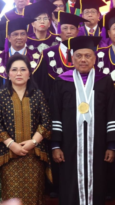 Olly Dondokambey Terima Gelar Doktor Honoris Causa Pertama dari Unsrat