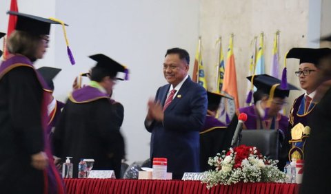 Meski bangga karena merupakan satu satunya tokoh yang menerima gelar itu dari Unsrat, selama universitas terkemuka di Sulut itu berdiri, Olly berjanji terus meningkatkan pembangunan di Sulut. 