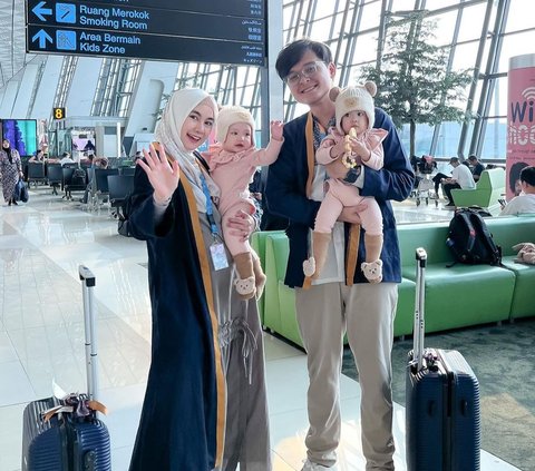 Family Goal! Portrait of Anisa Rahma and Husband Bringing Their Child to Perform Umrah