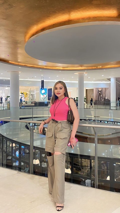 A Series of Facts about Chacha Novita, the Celebgram Suspected to be Involved in the Production of Adult Films in South Jakarta, Playing Two Roles and Undergoing Urine Test