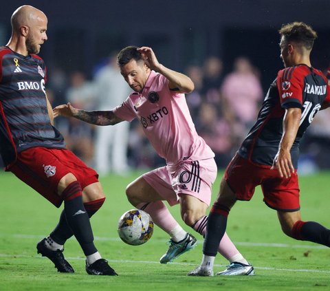 FOTO: Momen Lionel Messi Sebelum dan Sesudah Meninggalkan Lapangan Karena Cedera saat Inter Miami Vs Toronto FC