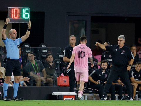 FOTO: Momen Lionel Messi Sebelum dan Sesudah Meninggalkan Lapangan Karena Cedera saat Inter Miami Vs Toronto FC