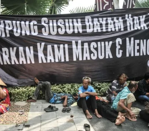 Pemerintah Kota (Pemkot) Jakarta Utara masih terus mendatangi sejumlah calon penghuni Kampung Susun Bayam yang masih bertahan di tenda di dekat pagar Jakarta International Stadium (JIS).<br>