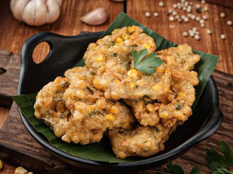 The Key to Keeping Corn Fritters Crispy Even When Cold