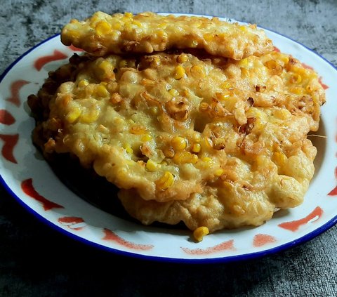 The Key to Keeping Corn Fritters Crispy Even When Cold