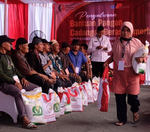 Kepala Bapanas Kunjungi Gudang Bulog Telukan Sukoharjo, Pastikan Beras Bantuan Pangan Berkualitas Baik