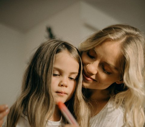 This Girl Feels Inferior Not as Beautiful as Her Mother and Sister, Her Mother's Response Melts the Heart