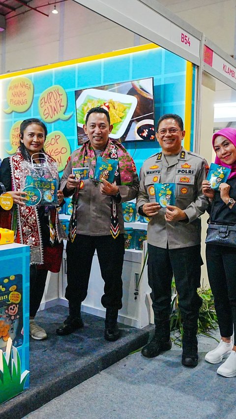 Kapolri Datangi Stand UMKM  Kreasi Bhayangkari: Terus Semangat buat Produk Kebanggaan Indonesia<br>