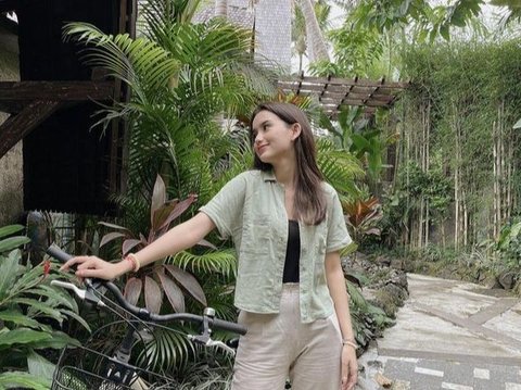 Azriel Hermansyah Setia Menemani, 8 Foto Terbaru Sarah Menzel Usai Dilarikan Ke Rumah Sakit