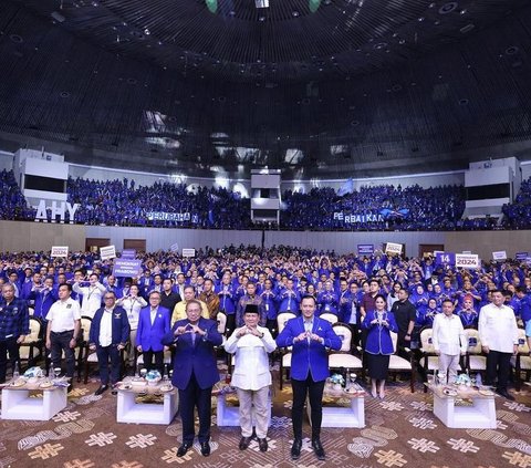 VIDEO: Ribuan Kader Demokrat Nyanyikan Yel-Yel Kemenangan, Prabowo Sampai Beri Hormat