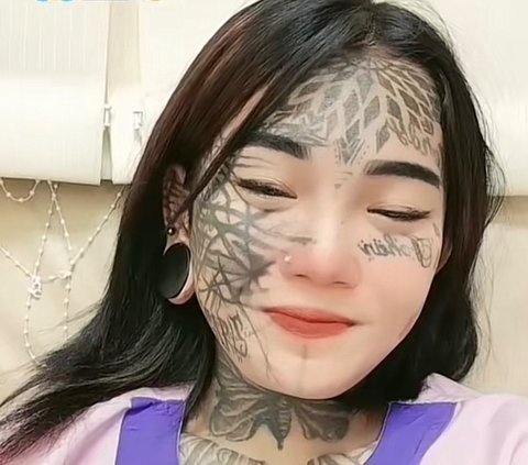 Putuskan Lepas Hijab Usai Hijrah, Intip Potret Terbaru Mondy Tatto Wanita Punk yang Tato di Mata