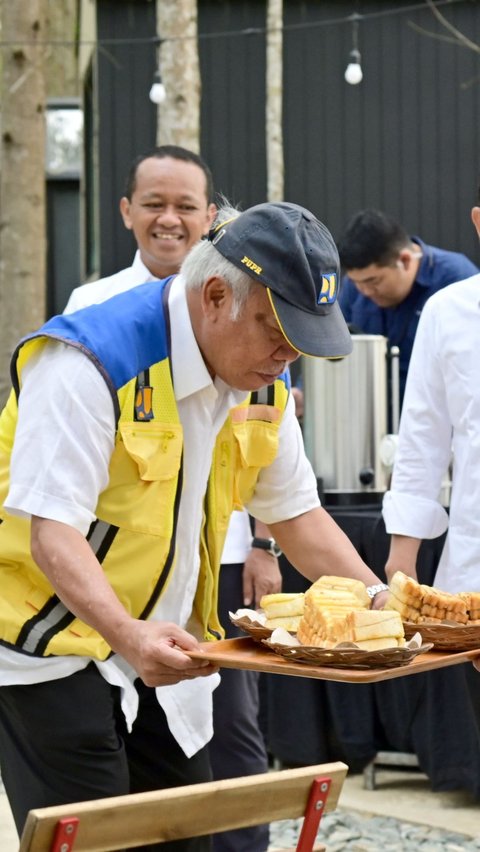 Menteri PUPR Basuki Curi Perhatian di IKN, Jadi Pramusaji Antarkan Sarapan untuk Jokowi