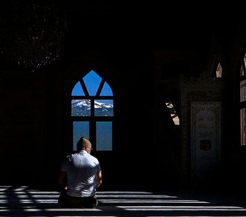 Sholat Hajat Jam Berapa? Ketahui Tata Cara dan Waktu Terbaik Mengamalkannya