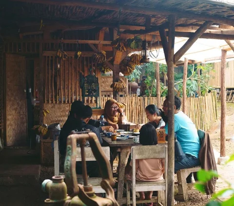 Rumah Makan di Kuningan Ini Berkonsep Sunda Banget, Punya Gelaran Hajat Bumi