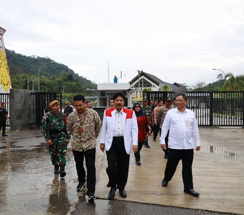 Kunjungi PLBN Entikong, Kepala BPIP Komitmen Perkuat Ideologi Pancasila di Wilayah Perbatasan