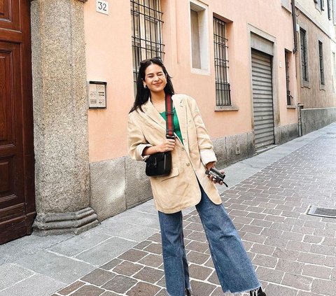 Portrait of Maudy Ayunda's Smart Casual Style Like a Parisian Woman