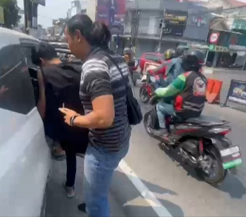 Perempuan Berambut Pirang Pemeran Video Asusila Ditangkap