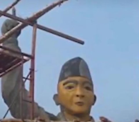 Pemkab Banyuasin Ultimatum Kontraktor Perbaiki Patung Tak Mirip Bung Karno, Tak Beres Diganti!