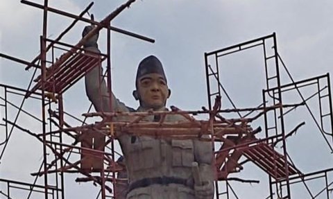 Pemkab Banyuasin Ultimatum Kontraktor Perbaiki Patung Tak Mirip Bung Karno, Tak Beres Diganti!