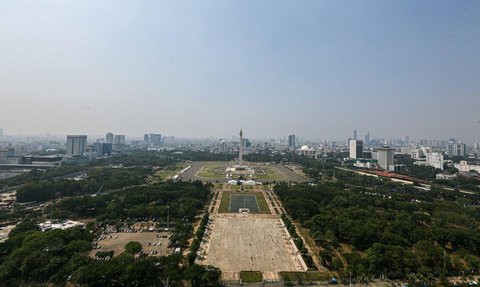 FOTO: Polusi Udara Jakarta Kembali Memburuk, Langit Tak Lagi Biru Cerah