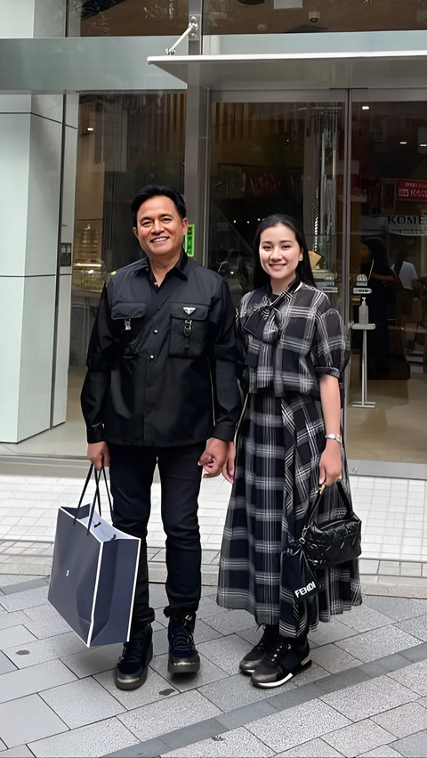 Beautiful Portrait of Yusril Ihza Mahendra's Wife Posing with Husband in Tokyo, Netizens Mistakenly Thought She Was the Eldest Daughter