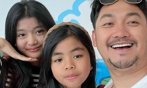 Ingin Cepat Diberi Keturunan, Begini Potret Kedekatan Angga Wijaya dengan 2 Putri Sambungnya