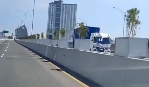 Terkait pengendara yang melawan arah di dalam tol, Gani menduga hal itu dikarenakan ada yang menegurnya sehingga berbalik arah.<br>