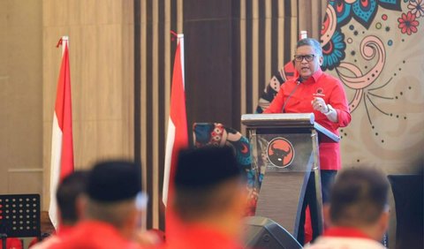 Hasto menceritakan pengalaman kampanye memenangkan Joko Widodo pada Pilkada DKI Jakarta 2012. Hasto yang ketika itu menjabat sebagai wakil sekjen PDIP turut membantu kampanye rumah ke rumah warga.<br>