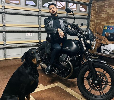 Can't Ride a Motorcycle, Peek at Onad's Portrait Being Ridden by His Wife Using a Big Motorcycle