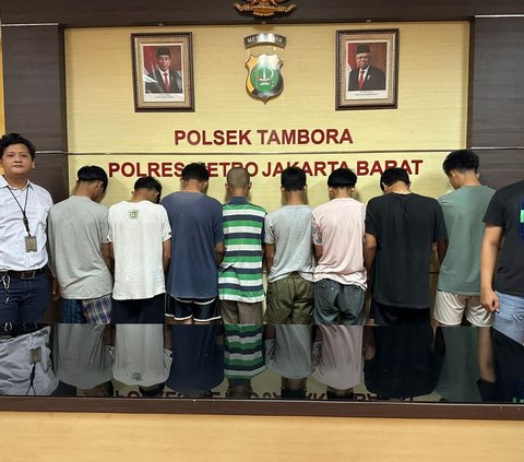 Kapolsek Tambora, Kompol Putra Pratama mengatakan, total ada 11 orang pelajar yang diamankan. Adapun, delapan di antaranya terlibat kasus pembegalan.