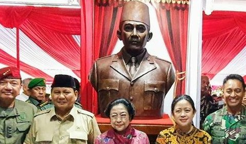 Patung Sukarno di Akademi Militer Magelang<br>