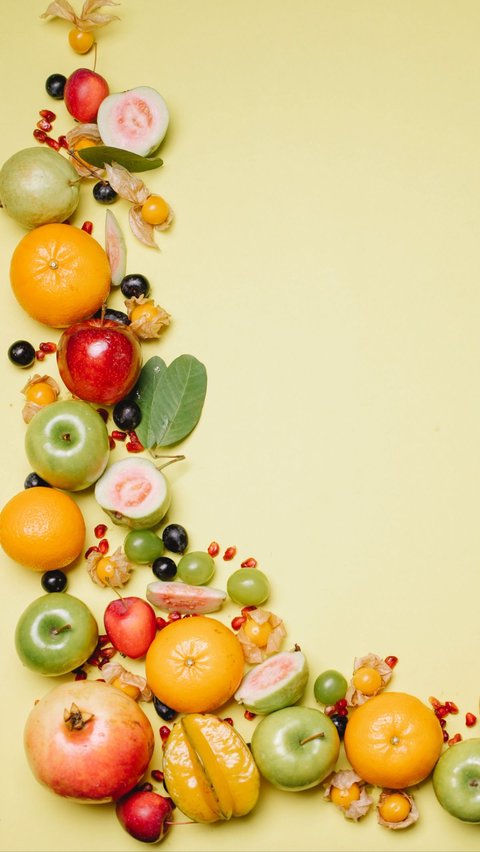 Dalam hal makanan yang aman dikonsumsi saat diare, buah-buahan ini adalah pilihan yang baik karena mereka tidak hanya mudah ditemukan dan murah, tetapi juga dapat membantu meredakan gejala diare Anda.