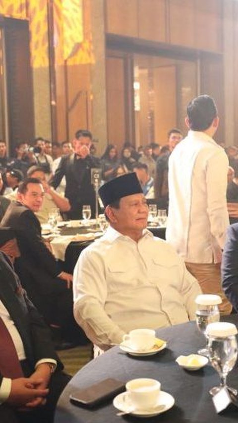 Prabowo Raih Penghargaan Tokoh Peneguh Kedaulatan<br>