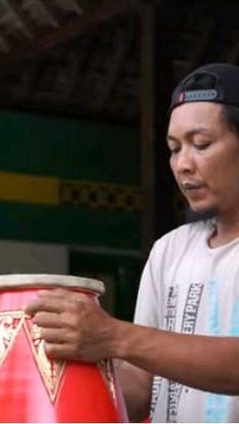 Kisah Inspirasi Joko Kendang, Teruskan Usaha Sang Kakek Jadi Perajin Alat Musik Tradisional