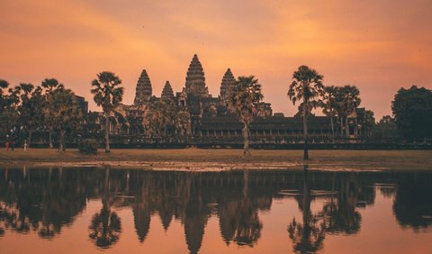 Kamboja adalah destinasi eksotis yang kaya akan sejarah dan budaya.
