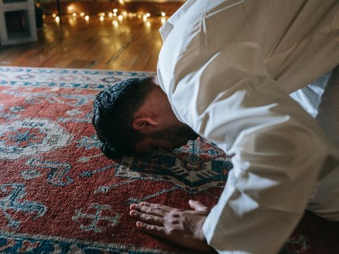 Prayer Reading to be Loved by Allah and Recommended Practices