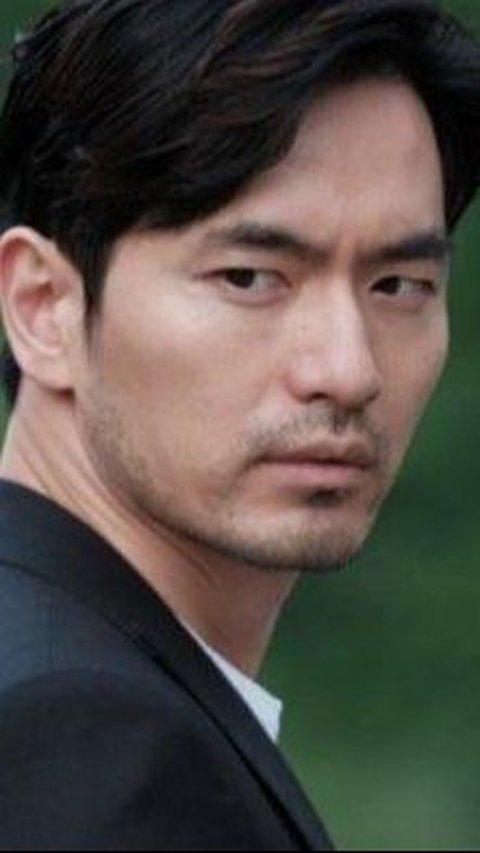 Lee Jin Wook, yang memulai karier akting pada tahun 2006, pernah menjalin hubungan dengan aktris senior Choi Ji Woo selama 2 tahun, tetapi hubungan itu berakhir pada tahun 2011.