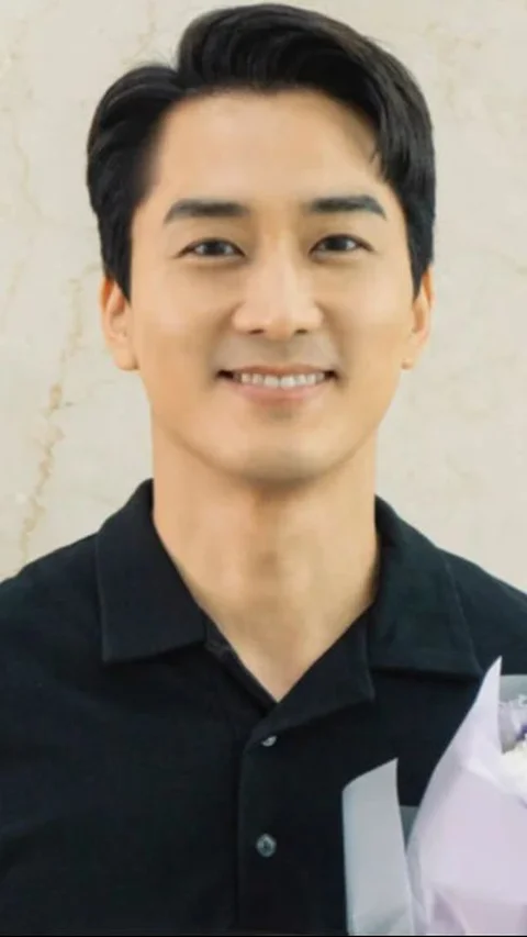 Song Seung Heon, yang memulai karier sebagai model pada tahun 1995, hanya memiliki satu sejarah kencan yang terkenal.