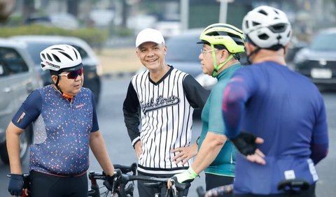 Tak hanya pedagang, Ganjar juga mendukung gaya hidup sehat dengan rutin berlari pagi. Saat berlari, Ganjar bertemu dengan banyak warga yang antusias, termasuk petugas kebersihan, pesepeda dan anak-anak muda.<br>