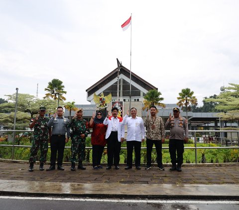 Kunjungi PLBN Entikong, Kepala BPIP Komitmen Perkuat Ideologi Pancasila di Perbatasan