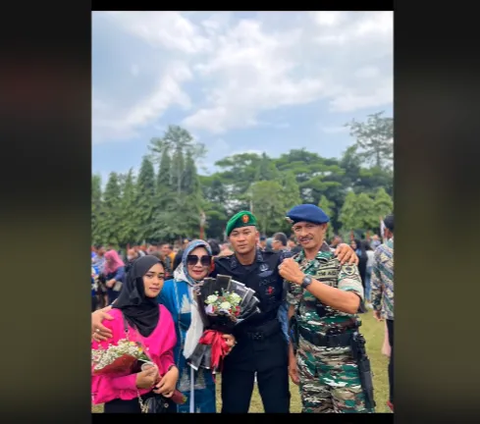 Apabila sang ayah berprofesi sebagai prajurit TNI Angkatan Darat. Berbeda dengan sang anak yang menjadi seorang anggora Brimob Kepolisian Republik Indonesia.