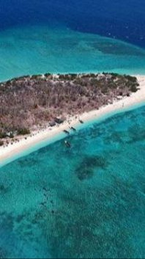 <b>Mengunjungi Pulau Tabuhan, Menikmati Indahnya Hamparan Pasir Putih di Banyuwangi</b>