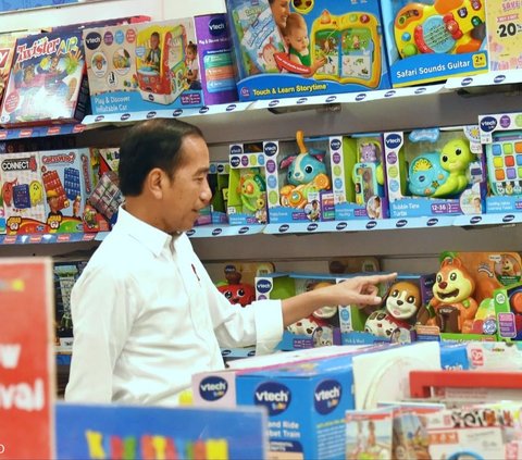 Tak Ingin Pulang Tangan Kosong, Presiden Jokowi Mengubek-ubek Toko Mainan di Bali Demi 5 Cucu